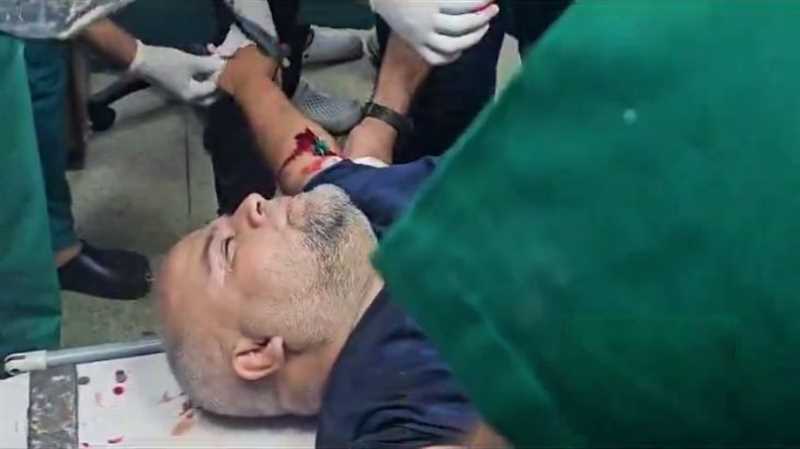 غزة.. إصابة مراسل الجزيرة وائل الدحدوح بشظايا قصف إسرائيلي