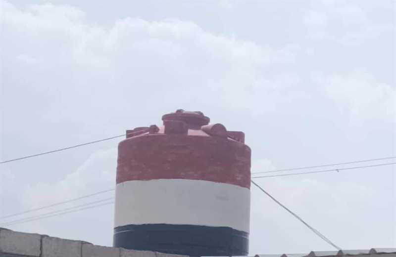 أسطح منازل إب تتزين بالعلم الوطني استعداداً لعيد ثورة 26 سبتمبر