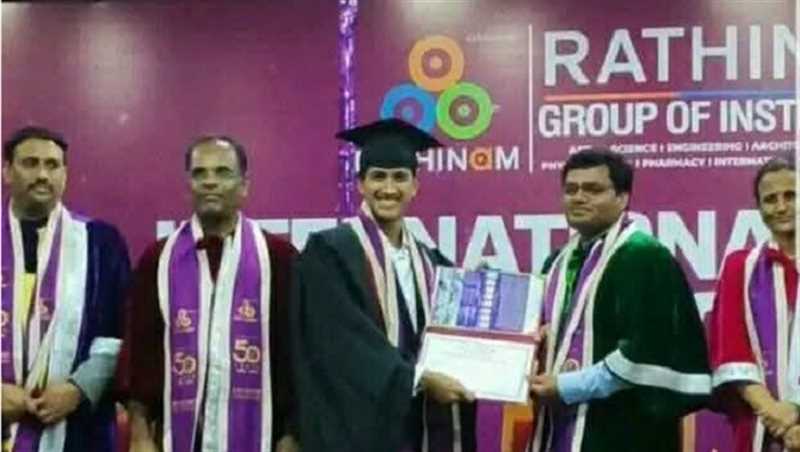 وفاة طالب من إب غرقاً في إحدى السواحل الهندية بعد يومين من تخرجه من الجامعة