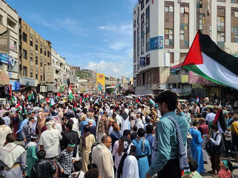 بينها إب.. تظاهرات شعبية حاشدة في عدة مدن يمنية للمطالبة بوقف العدوان الإسرائيلي على غزة