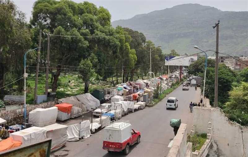 مليشيا الحوثي تؤجر شارع عام في مدينة إب للباعة والبساطين