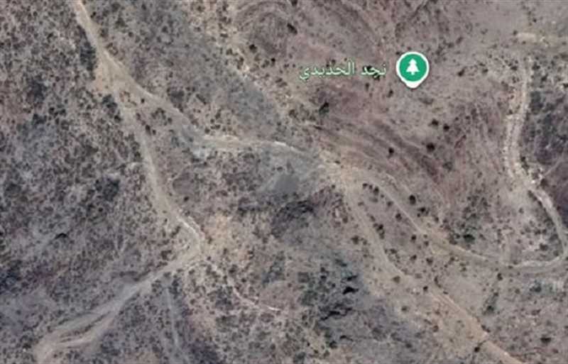 إب..قيادي حوثي يسطو على جبل ويحوله إلى موقع عسكري
