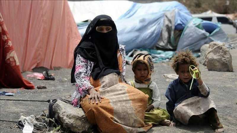 الحديدة.. مليشيا الحوثي تحرم نازحي الزهرة من المساعدات الإغاثية وتبيعها في الأسواق