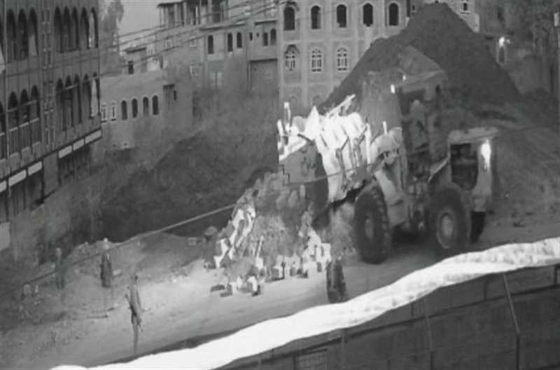 إب..نافذ حوثي يعتدي على أرضية مواطن في المشنة