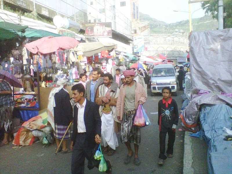 إب.. سياسة الحوثيين المتحكمة بأسعار الصرف تؤثر على آلاف الأسر (تقرير خاص)