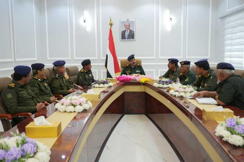 وزير الداخلية يوجه برفع الجاهزية الأمنية وتعزيز حماية المدن والمديريات المحررة