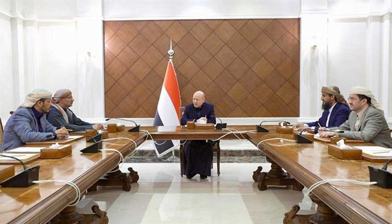 المجلس الرئاسي يقر توحيد القيادة والسيطرة على كافة التشكيلات العسكرية والأمنية