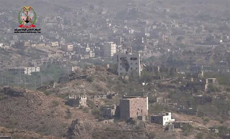 محور تعز: مليشيا الحوثي تستهدف مواقع الجيش والأحياء المحيطة به شمالي المدينة