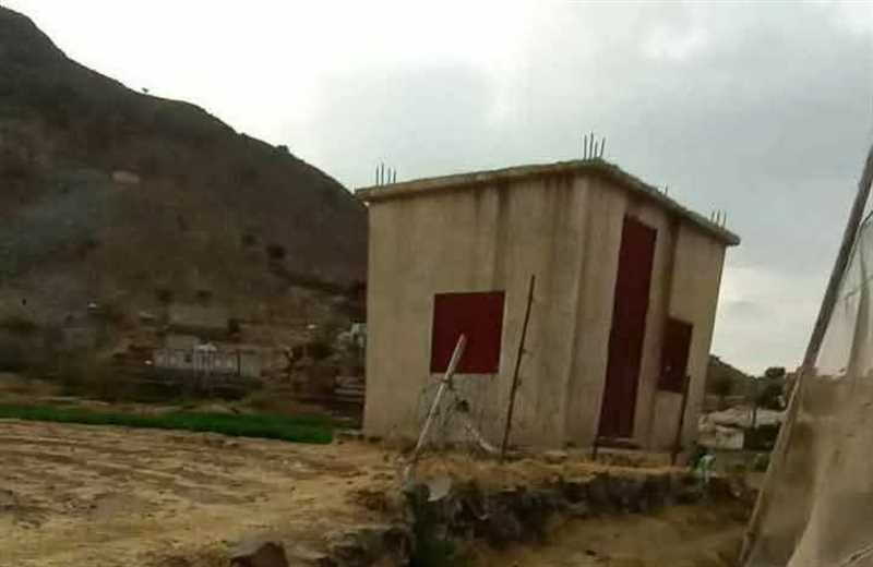 نافذ حوثي يخطط للاستيلاء على مشروع مياه عمومي شرق إب