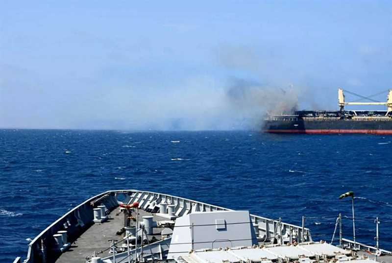 سنتكوم: تضرر سفينة صينية جراء هجوم صاروخي حوثي بالبحر الأحمر