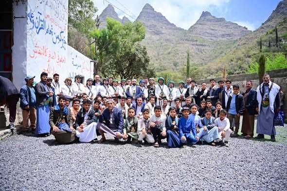  إب..عرس جماعي لـ 11 عريساً بدعم من أحد وجاهات الشعر