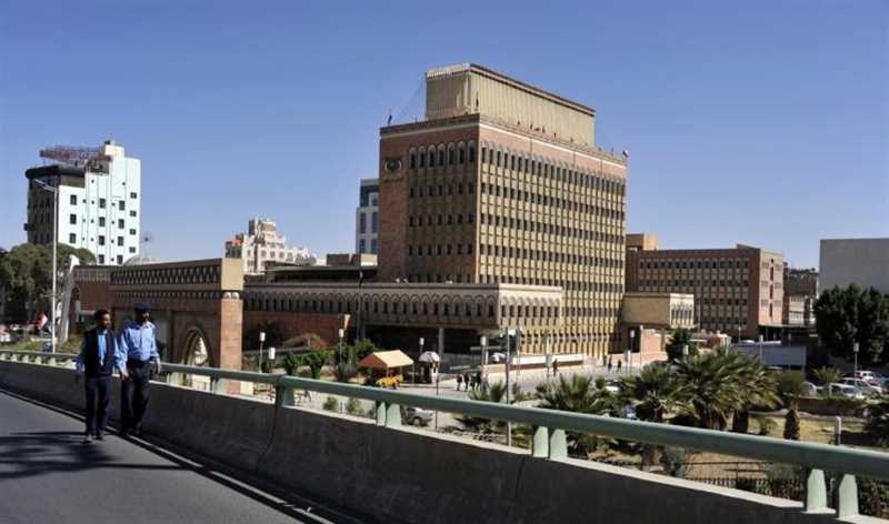 "جمعية البنوك" تعلن إفلاسها وعجزها عن دفع أموال المواطنين في مناطق سيطرة مليشيا الحوثي