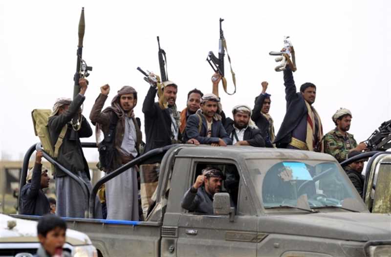الحكومة تتهم مليشيا الحوثي بالمضاربة بالعملة وتحملها مسؤولية انهيارها