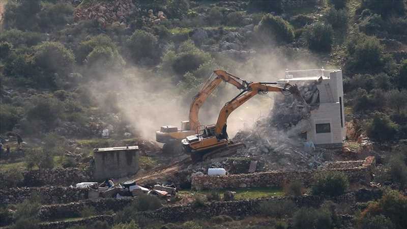 الاحتلال الإسرائيلي يهدم 18 منشأة مدنية ويعتقل 15 فلسطينيا