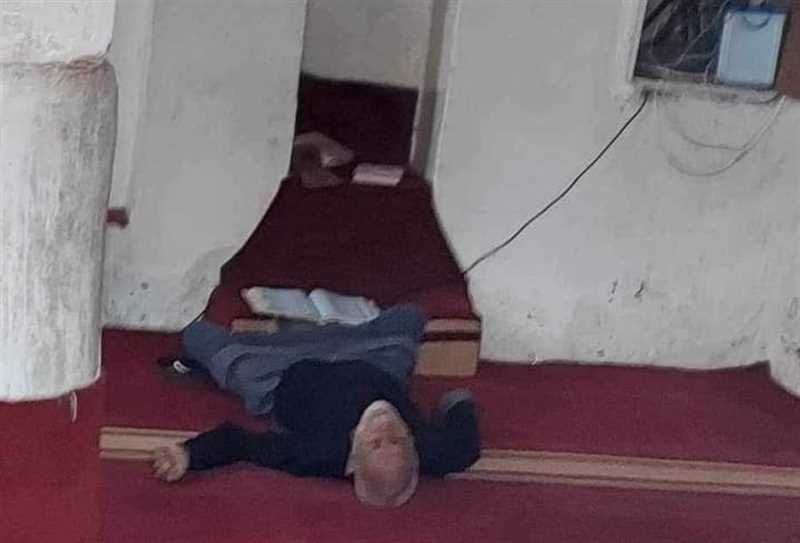 وفاة مُسن وهو يقرأ القرآن الكريم بأحد مساجد محافظة إب