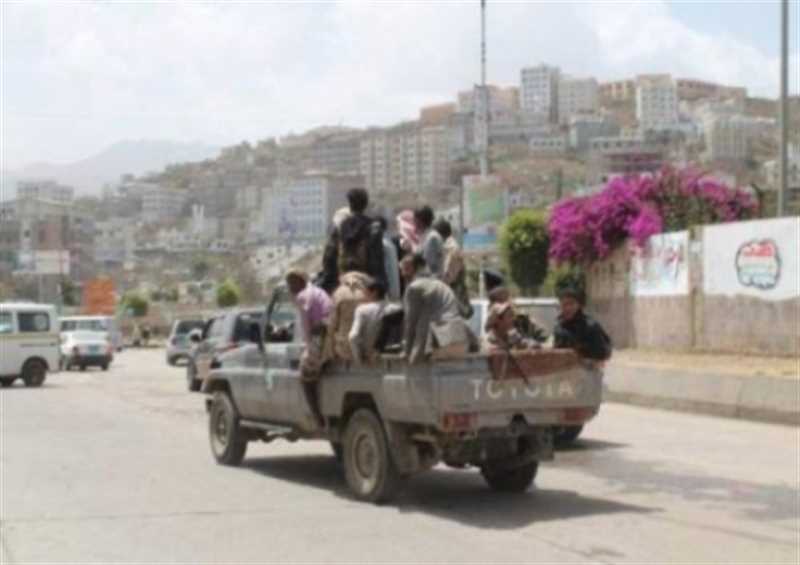 مليشيا الحوثي تنفذ حملة اختطافات جديدة في بلدة قريبة من أحد معسكراتها شرقي إب