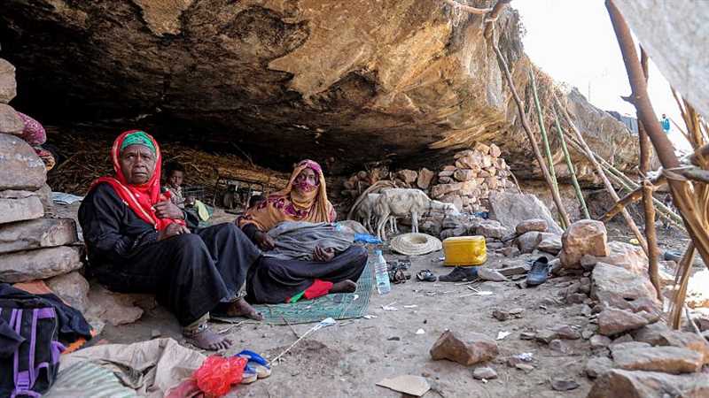 مع بداية عام جديد.. اليمنيون يكابدون مرارة الفقر ونقص الغذاء 