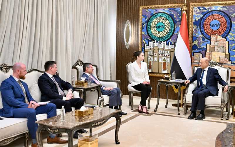 العليمي: الرهان على اعتدال سلوك النظام الإيراني ومليشياته سيقود إلى مزيد من التصعيد والفوضى 