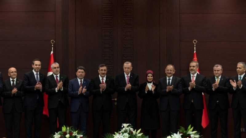 أردوغان يعلن عن تشكيلة حكومته عقب إعادة تنصيبه رئيسا ويختار خبيرا للنهوض بالاقتصاد