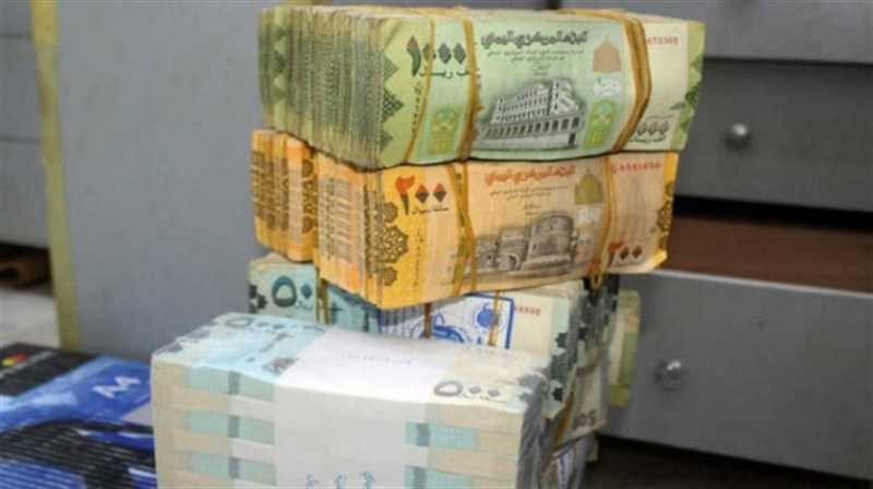 مركز اقتصادي يحذّر الحكومة من تداعيات طباعة أوراق نقدية جديدة 