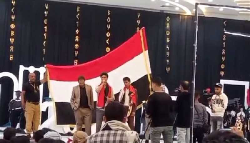 في تحدٍ للقيود الحوثية.. طلاب جامعة إب يحتفلون بأعياد الثورة
