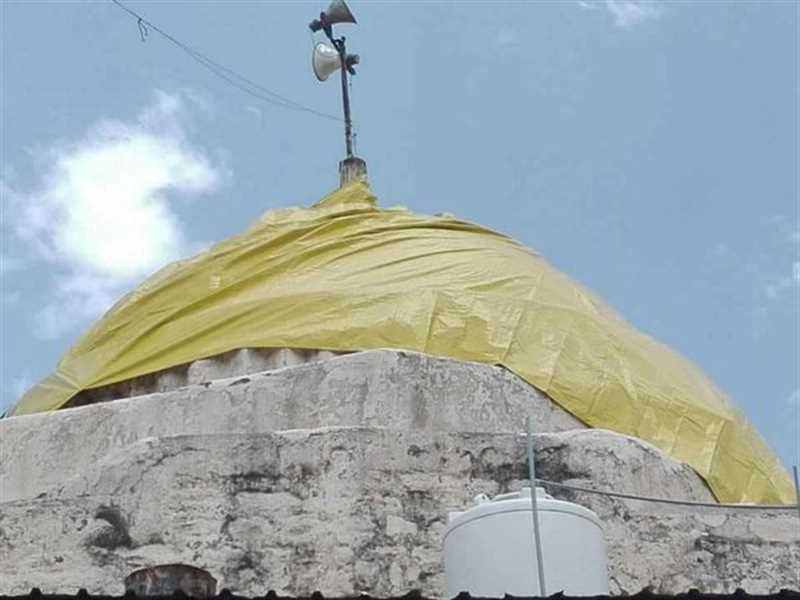 تضرر مسجد أثري في إب جراء الأمطار والمليشيا تتجاهل دعوات ترميمه