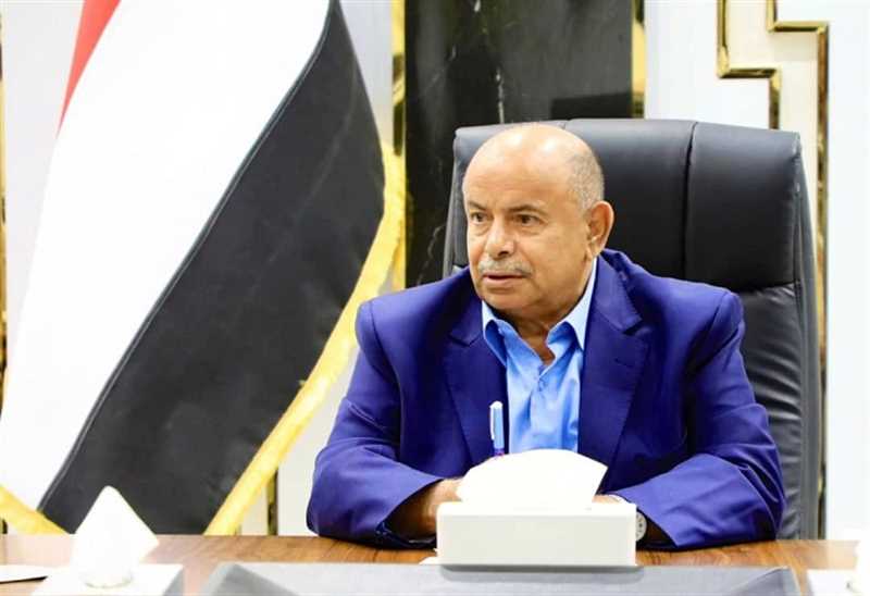 المحافظ الخنبشي يدعو أبناء حضرموت إلى ترك مواقعهم في قوات الانتقالي