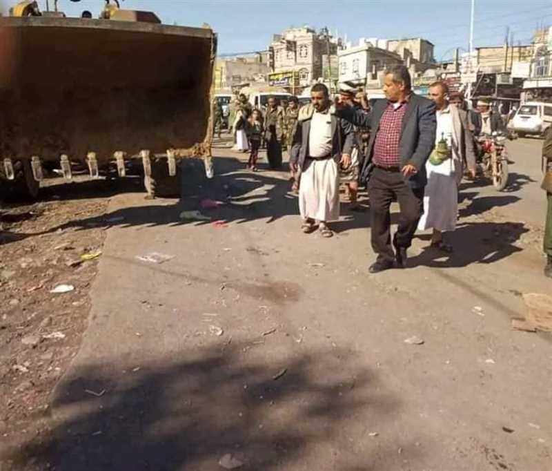 مليشيا الحوثي تزيل أكشاك وبسطات مئات الباعة في منطقة الدليل شمالي إب
