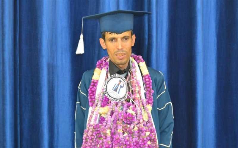 الأول على جامعة إب رغم فقدان البصر: "صدام العروي" رحلة كفاح تتحدّى المستحيل