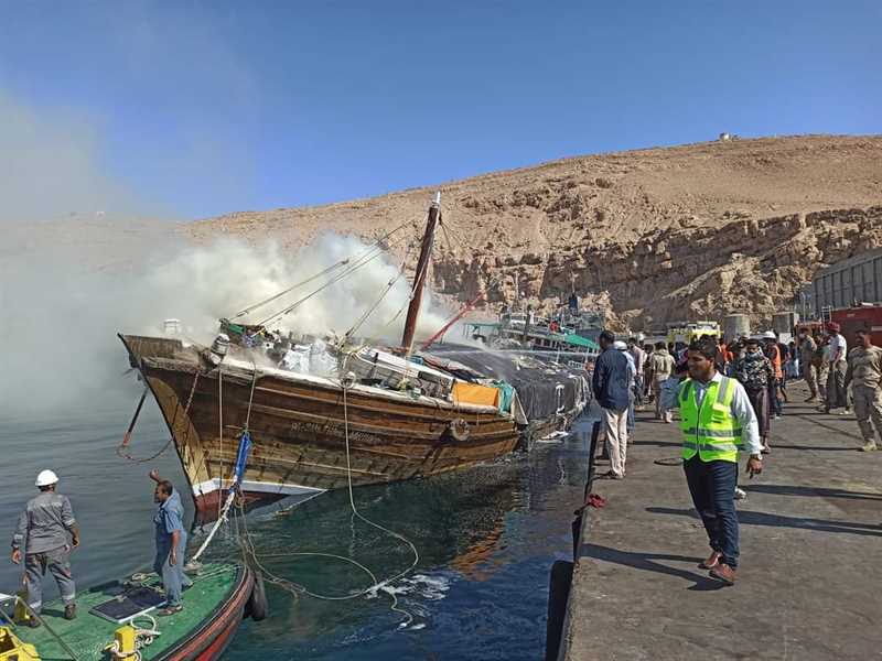 مؤسسة موانئ البحر العربي تعلن تشكيل لجنة تحقيق لمعرفة أسباب الحريق في إحدى السفن بميناء المكلا