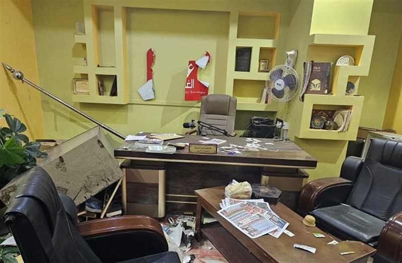 مسلحو الانتقالي يقتحمون صحيفة "عدن الغد" ويعتدون على موظفيها والنقابة تصف الحادثة بـ “جريمة مكتملة الأركان”
