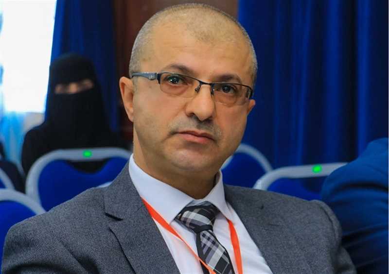 أكاديمي من إب يفوز بجائزة أفضل بحث علمي في مؤتمر دولي بدبي