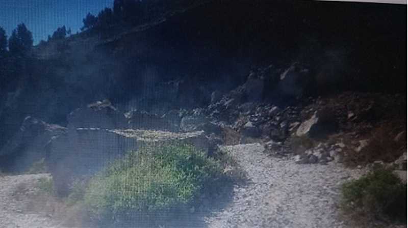 انهيار صخري كبير في إحدى بلدات ريف إب