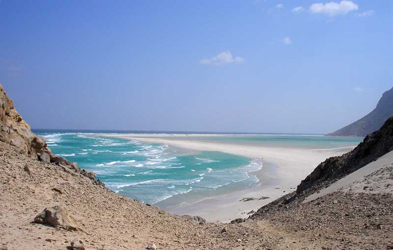 "اليونسكو" تخصص قرابة 57 ألف دولار لتنظيف ساحل سقطرى من تسرب نفطي