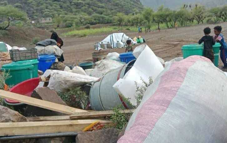 تقرير حكومي: نزوح أكثر من 1300 أسرة جراء التصعيد الحوثي في ثلاث محافظات