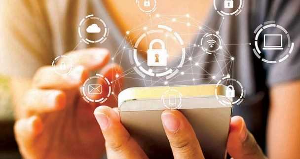 وهم الخصوصية: كيف تبني شركات التكنولوجيا إمبراطورياتها على استخراج هويتك الرقمية؟