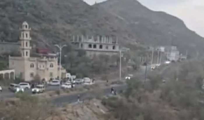 إب.. مليشيا الحوثي تنصب أحد عناصرها خطيباً لأحد مساجد المخادر