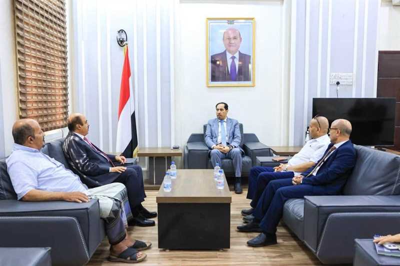الوزير نايف البكري يناقش مع محافظ إب دعم الأندية والشباب وإسناد المعركة الوطنية