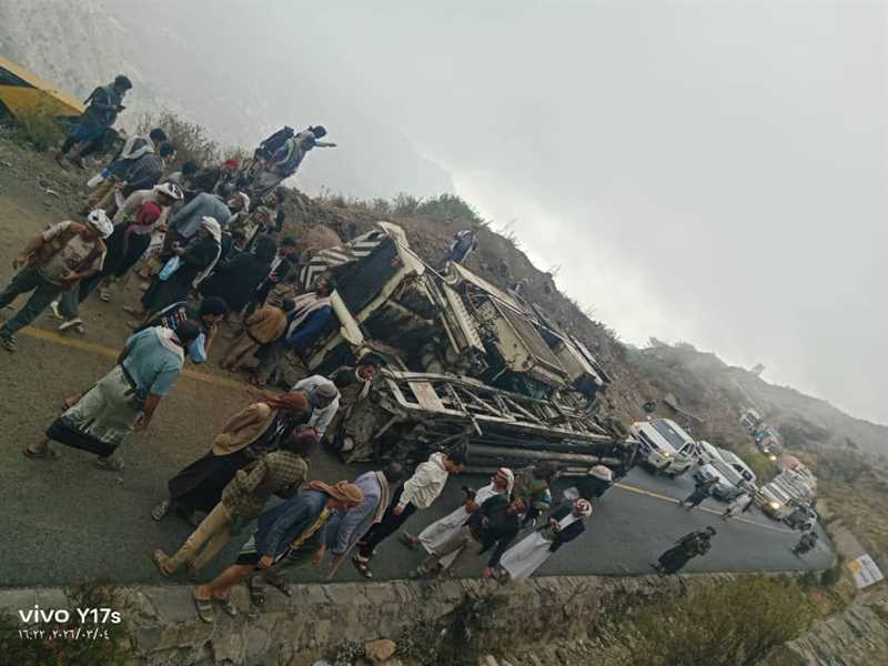 توقف حركة السير في نقيل "سمارة" شمالي إب لعدة ساعات