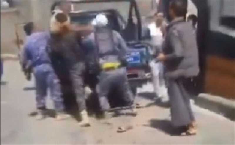 إب..عناصر حوثية تعتدي على عامل بشكل وحشي