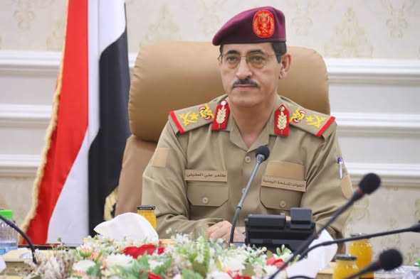 الدفاع الوطني يقر حزمة من الإجراءات لدعم معركة التحرير والوزير العقيلي يؤكد جاهزية القوات