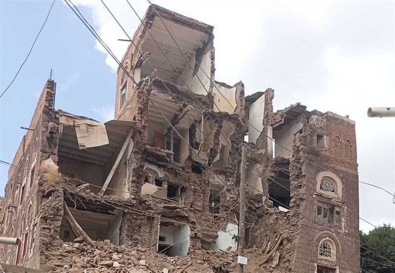 إب.. انهيار معلم تاريخي في مدينة يريم نتيجة الإهمال الحوثي