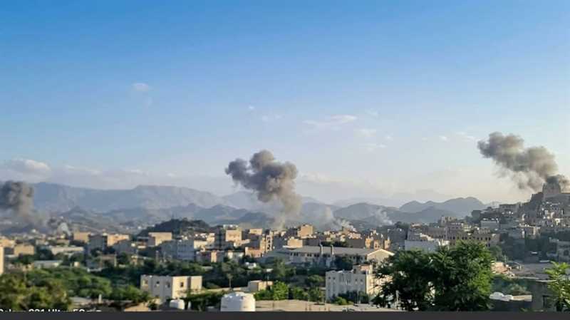 تعز.. الجيش يتصدي لهجمات حوثية في عدة جبهات والطيران الحربي يستهدف مواقع وآليات للمليشيا
