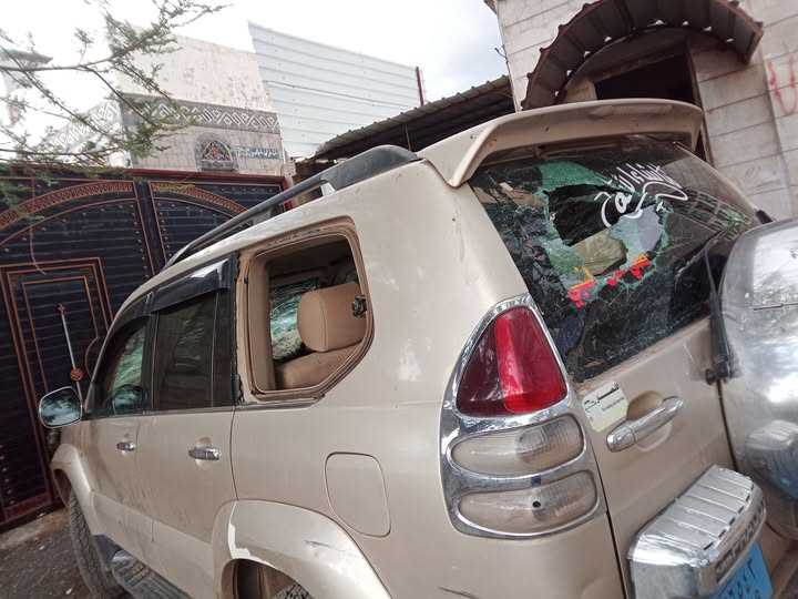 إب.. مسلحون يستهدفون منزل وسيارة مواطنين في السحول