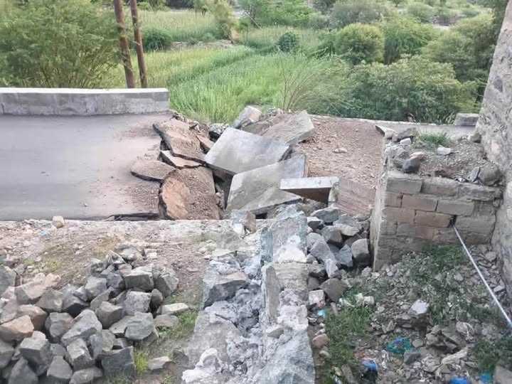 رايتس ووتش: تفجير الحوثيين لعبارات طريق هيجة العبد قد يرقى إلى جريمة حرب