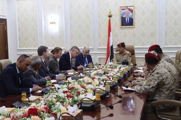 وزير الدفاع: تخادم وتنسيق عالي المستوى بين مليشيات الحوثي والتنظيمات الإرهابية 