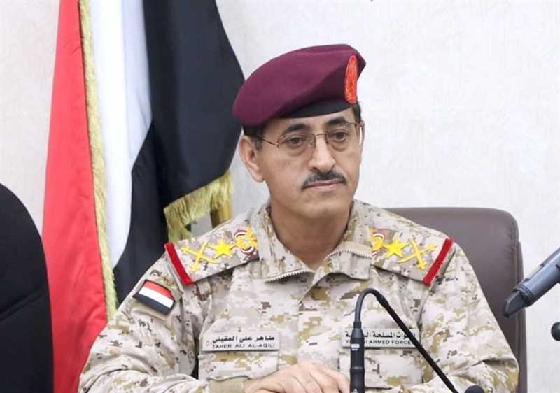 وزير الدفاع: مؤشر العمليات يتجه نحو صنعاء والمنطقة السابعة ركيزة أساسية في استعادة الدولة