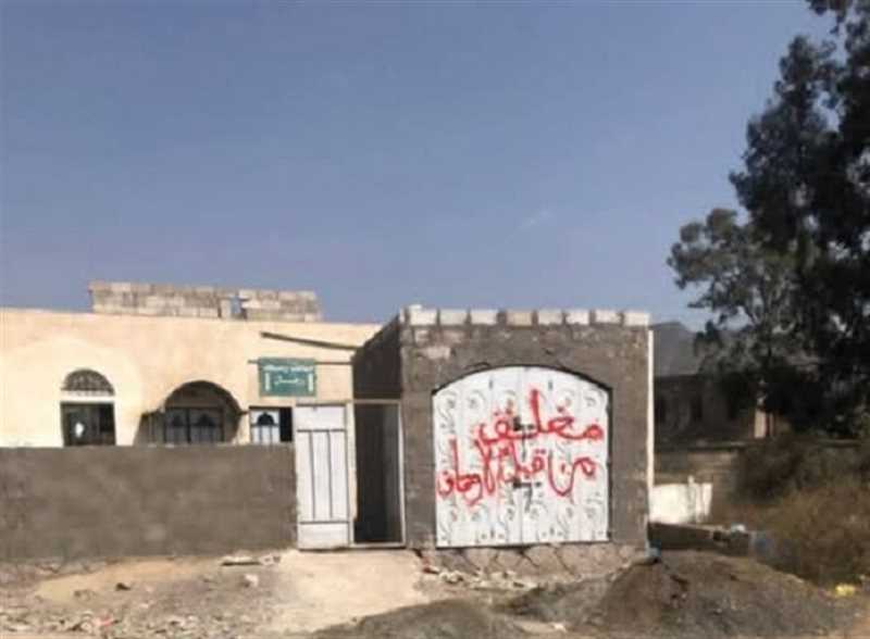 إب..مليشيا الحوثي تبني دكان داخل حرم مسجد لتأجيره لصالح نافذين فيها