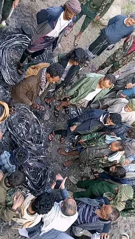 إب..أهالي إحدى البلدات يقبضون على عصابة سرقة كابلات