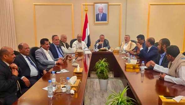 التكتل الوطني للأحزاب يشدد على ضرورة تعزيز التنسيق مع قيادة الدولة لإنهاء الانقلاب الحوثي
